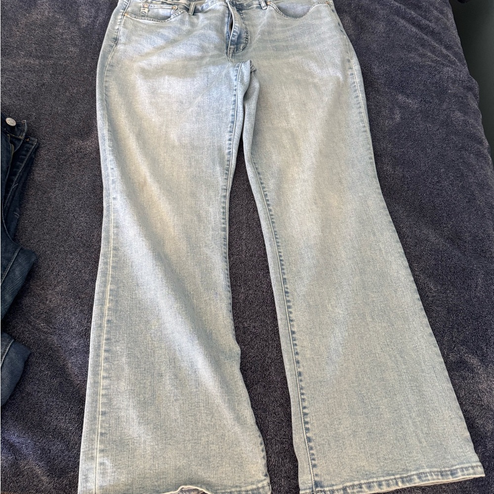 Seven7 Women's Light Wash Boot Cut Jeans